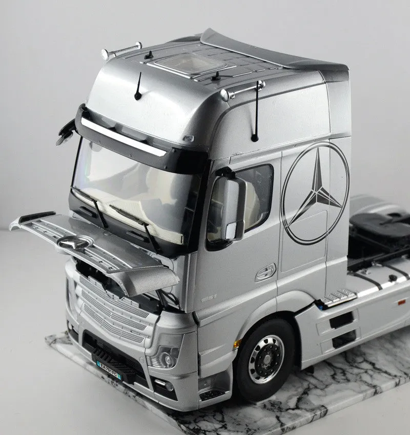 Italeri Model Cars 1/24 Mercedes Benz Actros MP4 GigaSpace Kit